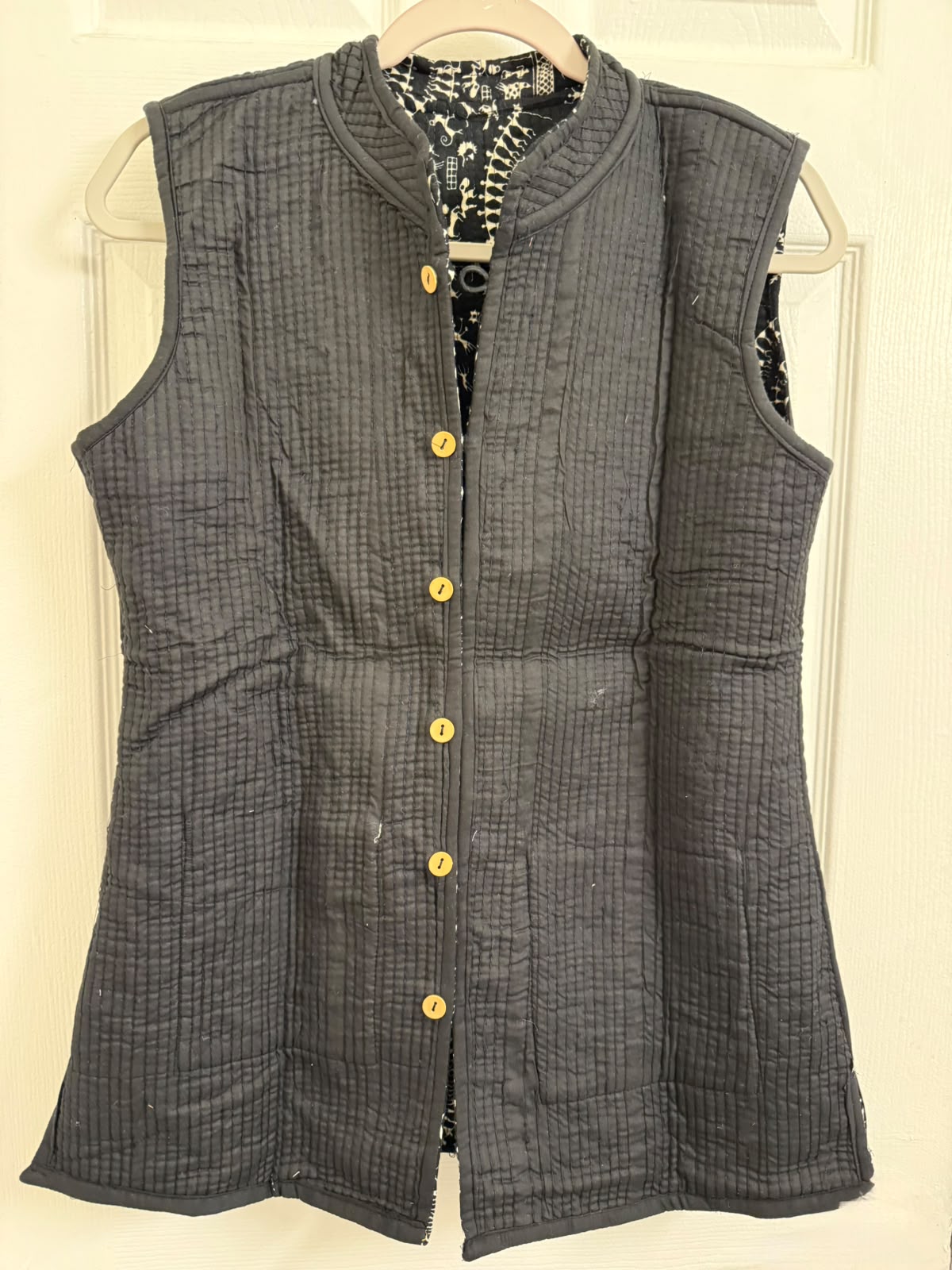 Women’s Reversible Quilted Sleeveless Jacket – Charcoal & Folk Print