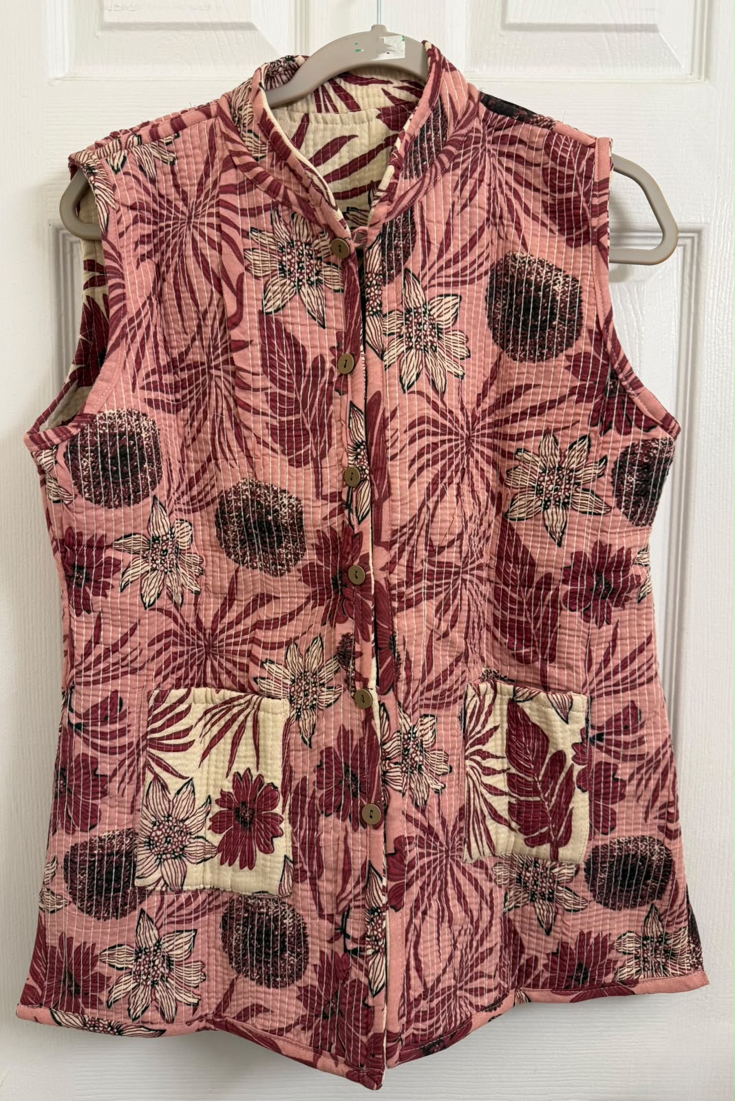 Women’s Reversible Floral Quilted Sleeveless Jacket – Cream & Dusty Rose