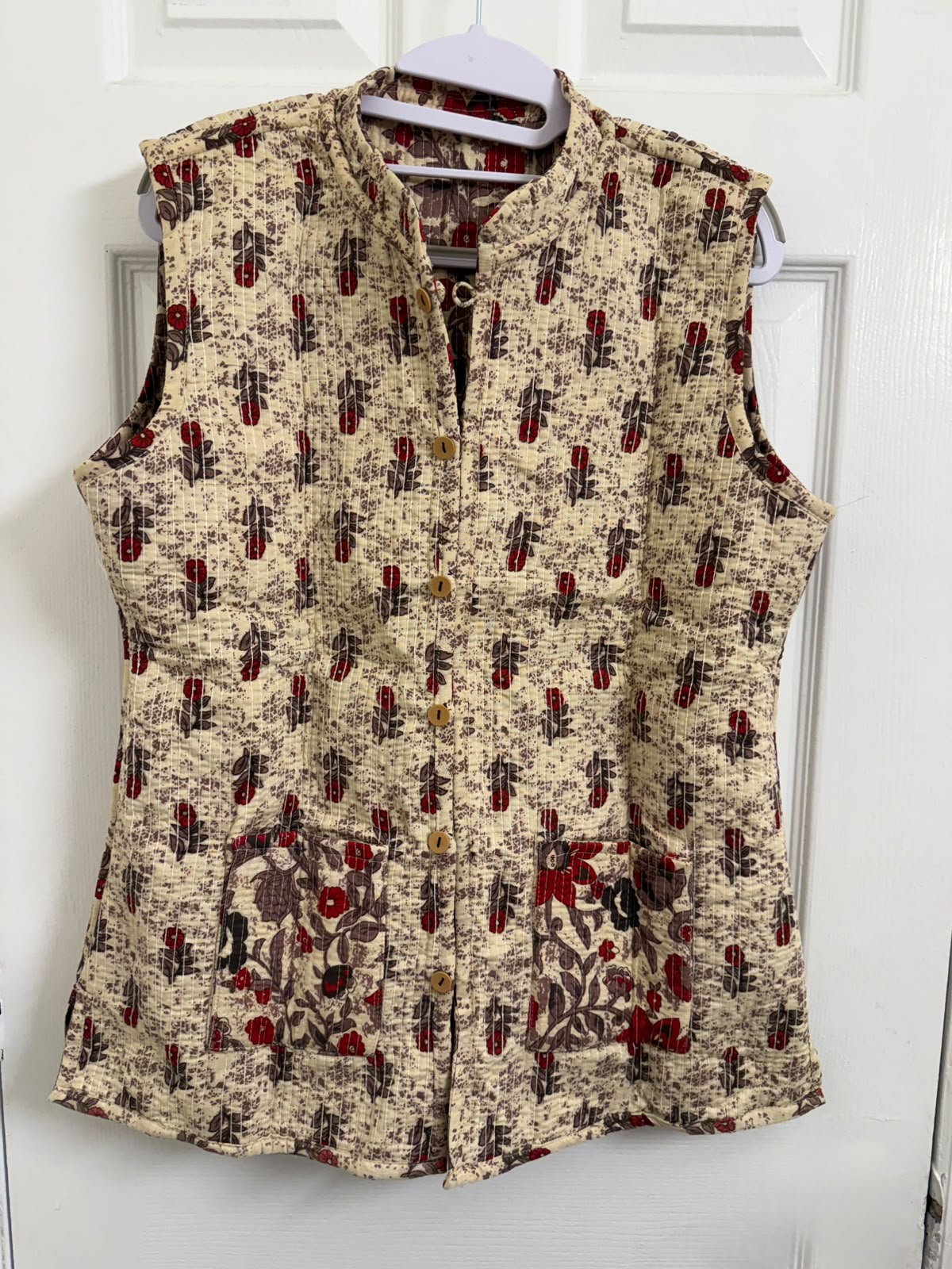 Women’s Reversible Floral Quilted Sleeveless Jacket – Cream & Red