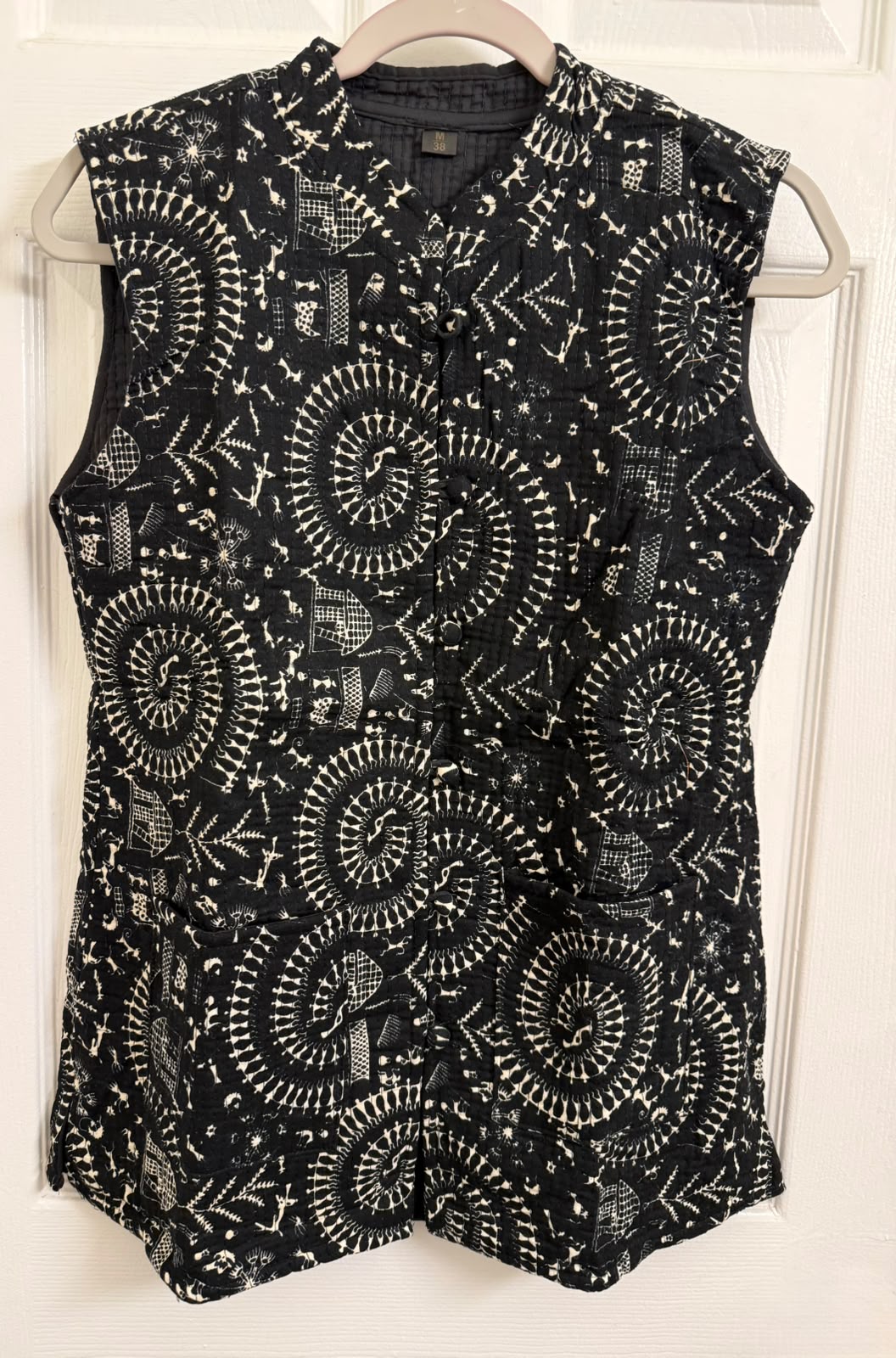 Women’s Reversible Quilted Sleeveless Jacket – Charcoal & Folk Print