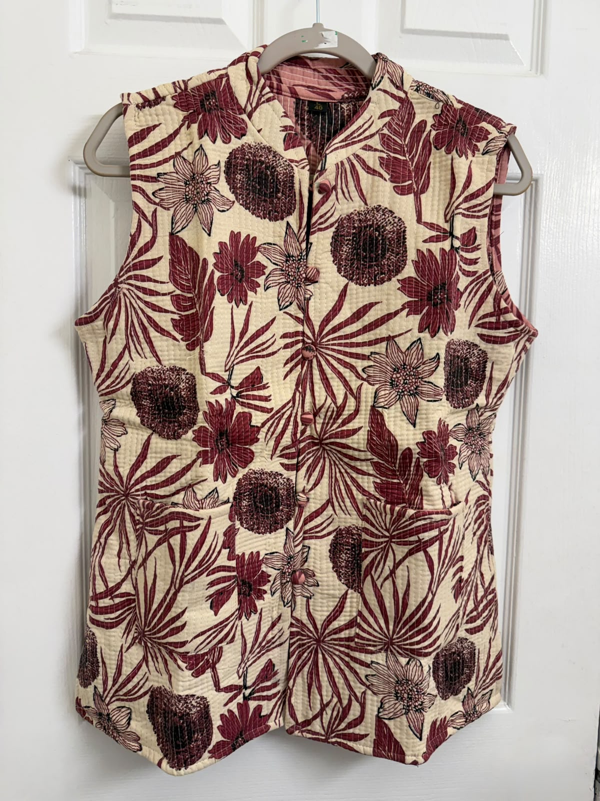 Women’s Reversible Floral Quilted Sleeveless Jacket – Cream & Dusty Rose