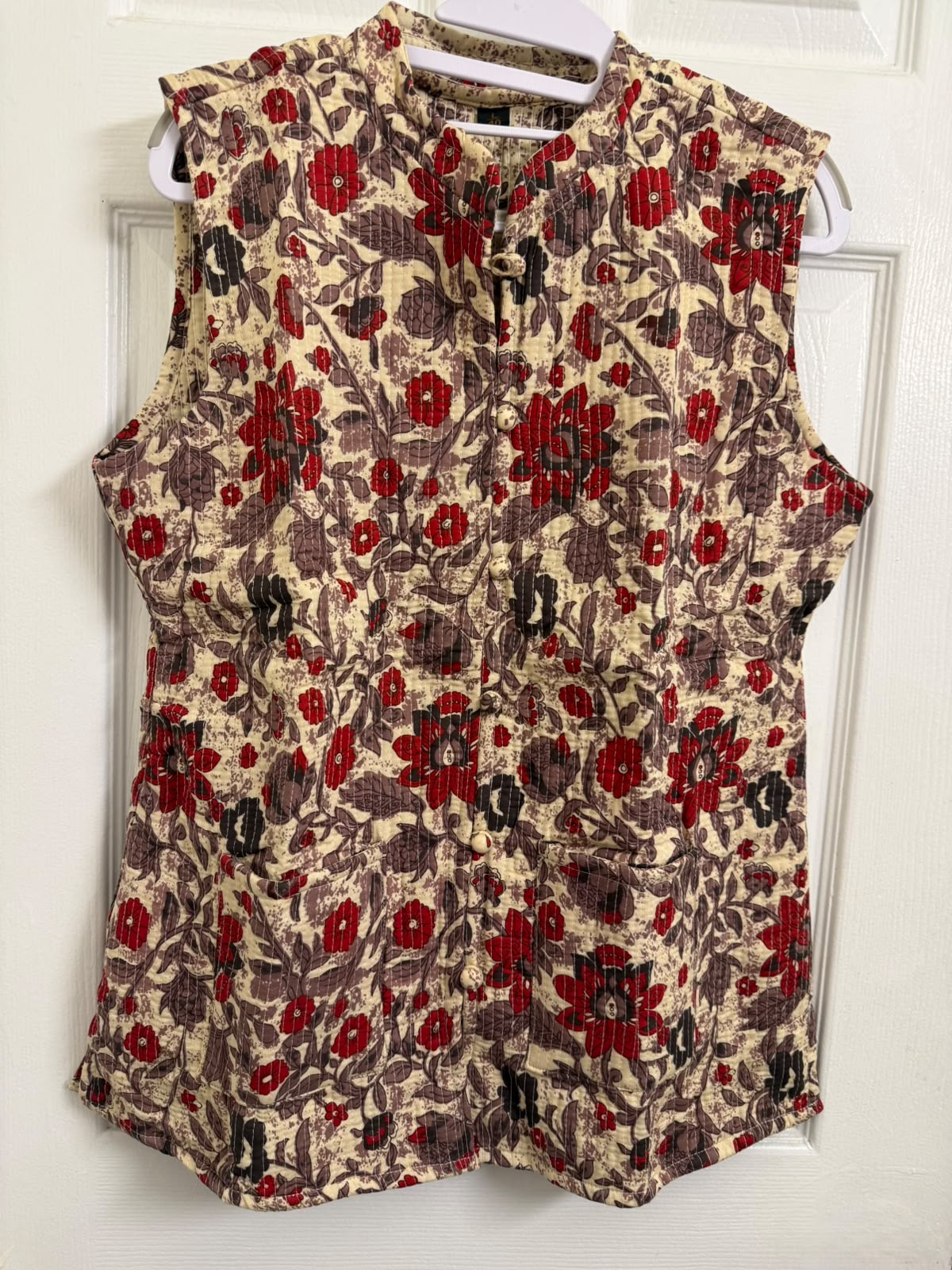 Women’s Reversible Floral Quilted Sleeveless Jacket – Cream & Red